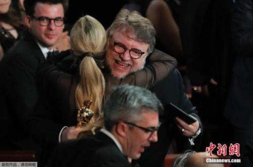 Guillermo del toro, the director of Water Story, took the golden statuette as the best director.